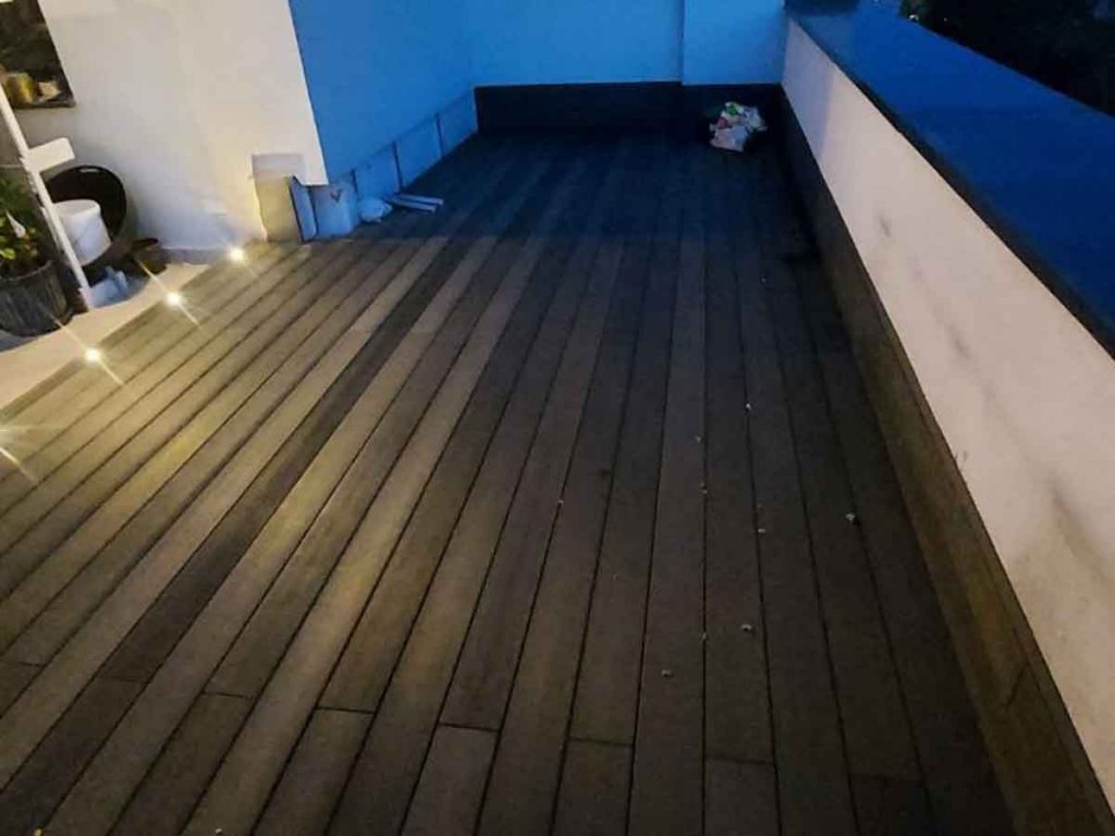 WPC Decking Solid Antrhacite sa ugradenom rasvjetom - terasa stambeni objekt Zagreb 3